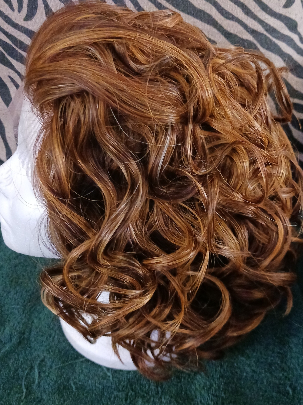 NWT Synthetic Curly Lace Front Wig in Light Brown - Picture 3 of 6